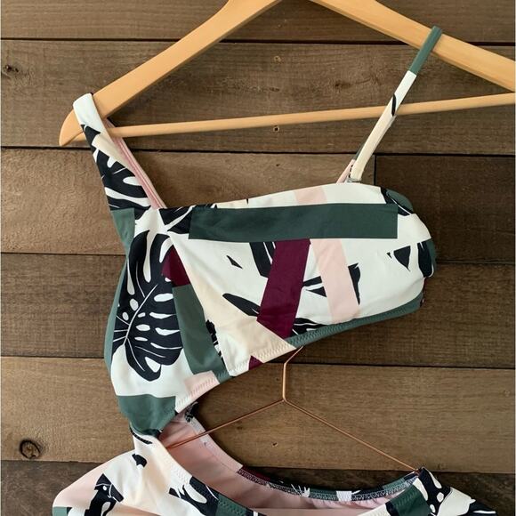 Athleta Women's Geo Cut Out One Piece Swimsuit in Tropical Palm Print - Picture 4 of 11